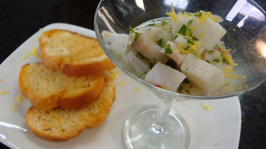 Ceviche de Peixe Branco com Torrada Aromatizada