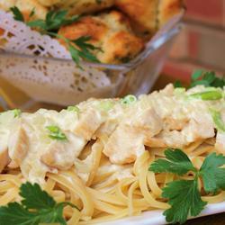 Macarrão com Frango e Queijo Cremoso