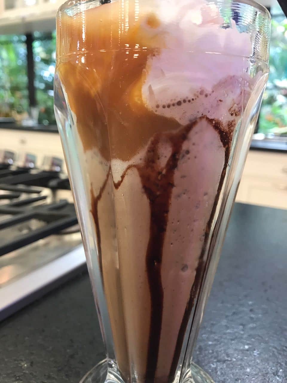 Café Gelado com Sorvete de Creme e Licor de Laranja