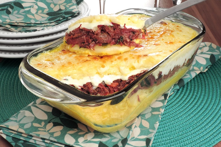 Escondidinho de Carne-Seca com Abóbora e Mandioca