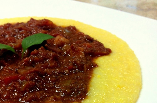 Ragu de Calabresa com Polenta