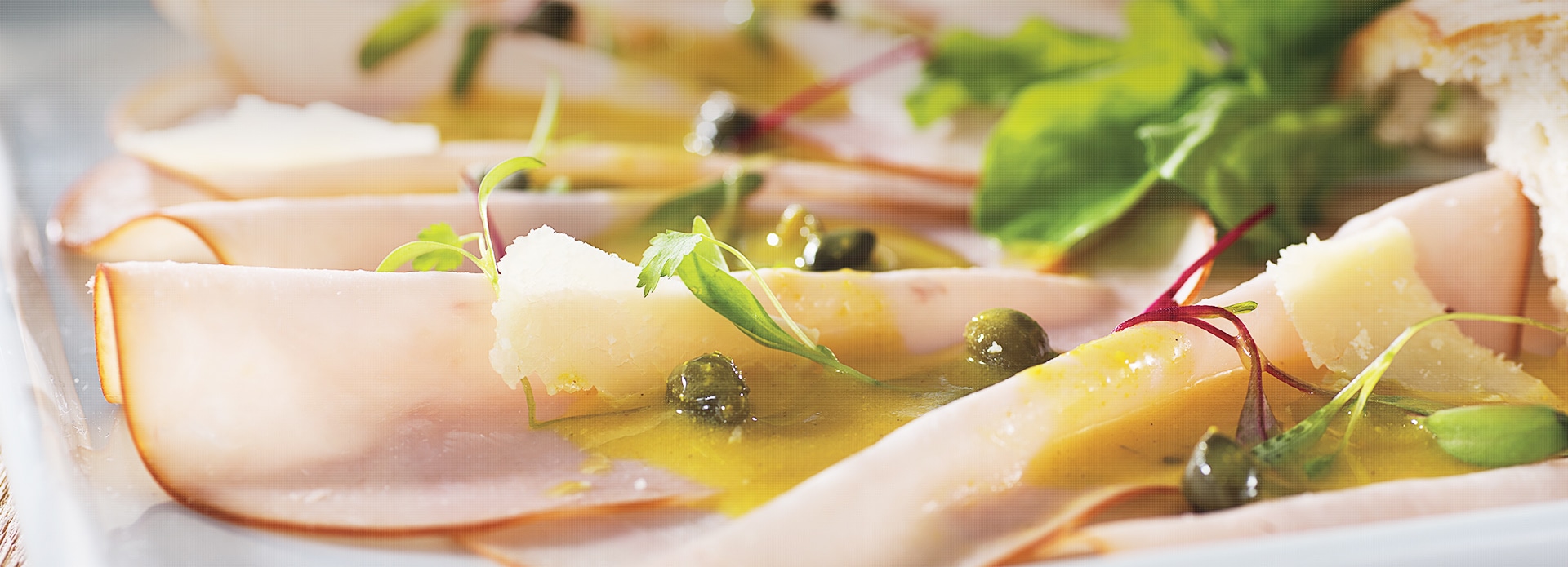 Salada Carpaccio com Peito de Peru