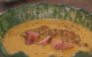 Sopa de Grão-de-Bico com Linguicinha