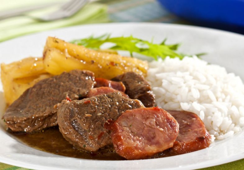 Carne de Panela com Mandioca e Linguiça