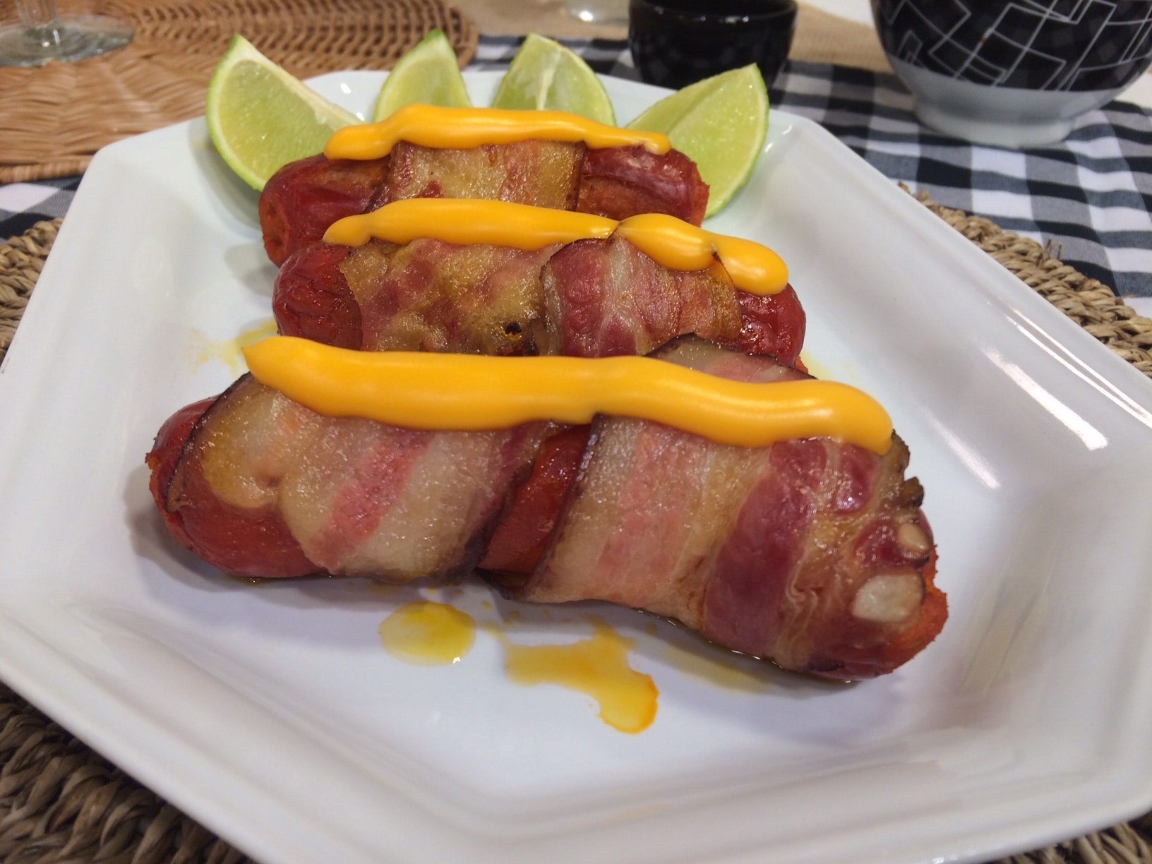 Salsichão com Bacon e Cheddar