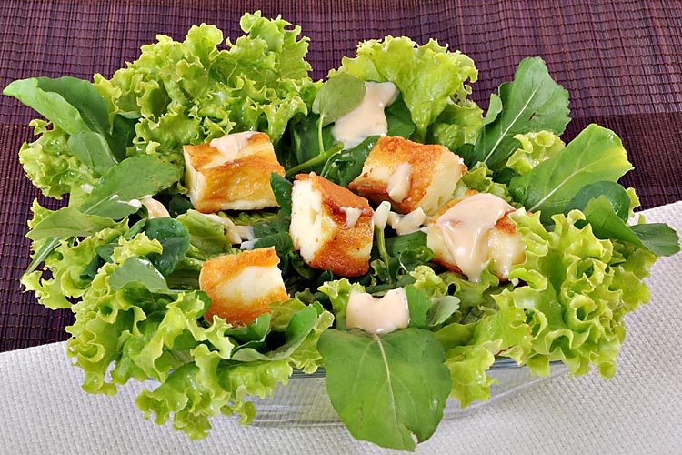 Salada Verde com Queijo Coalho