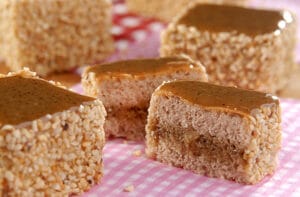 Bolo de Paçoca com Doce de Leite de Rapadura 