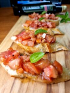 Bruschetta de Tomate e Azeite de Manjericão 