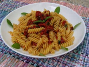 Salada de Macarrão com Tomate Seco 02 